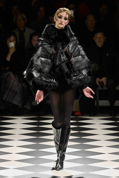 Look 15